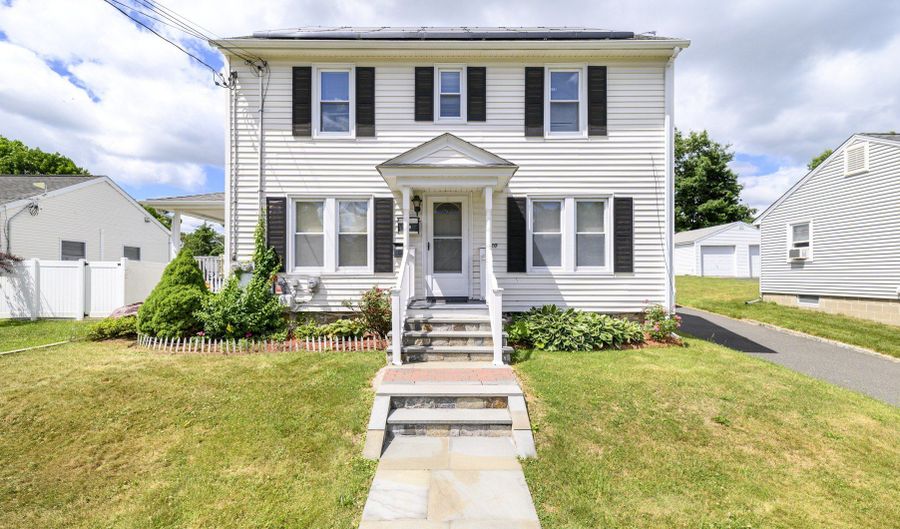 20 Laurel St, Danbury, CT 06810 - 5 Beds, 2 Bath