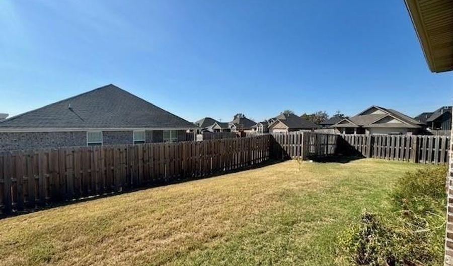 731 Braeburn Ct, Bentonville, AR 72712 - 4 Beds, 2 Bath