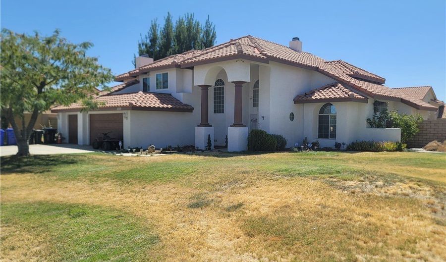 12310 Iroquois Rd, Apple Valley, CA 92308 - 5 Beds, 3 Bath