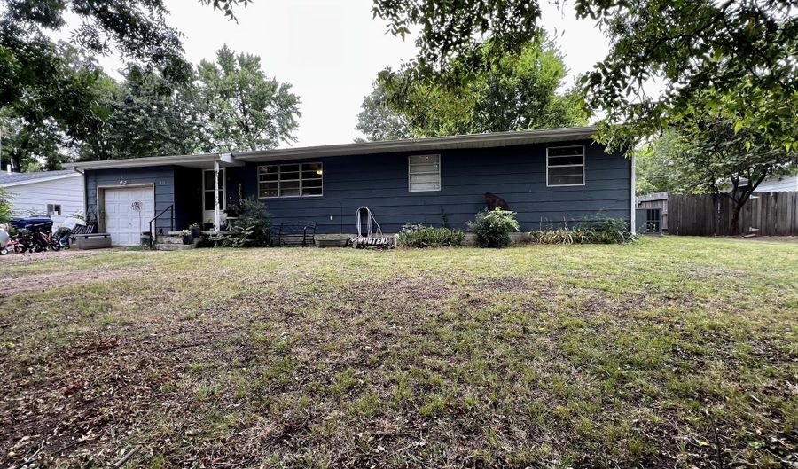830 E 22nd St, Baxter Springs, KS 66713 - 3 Beds, 2 Bath