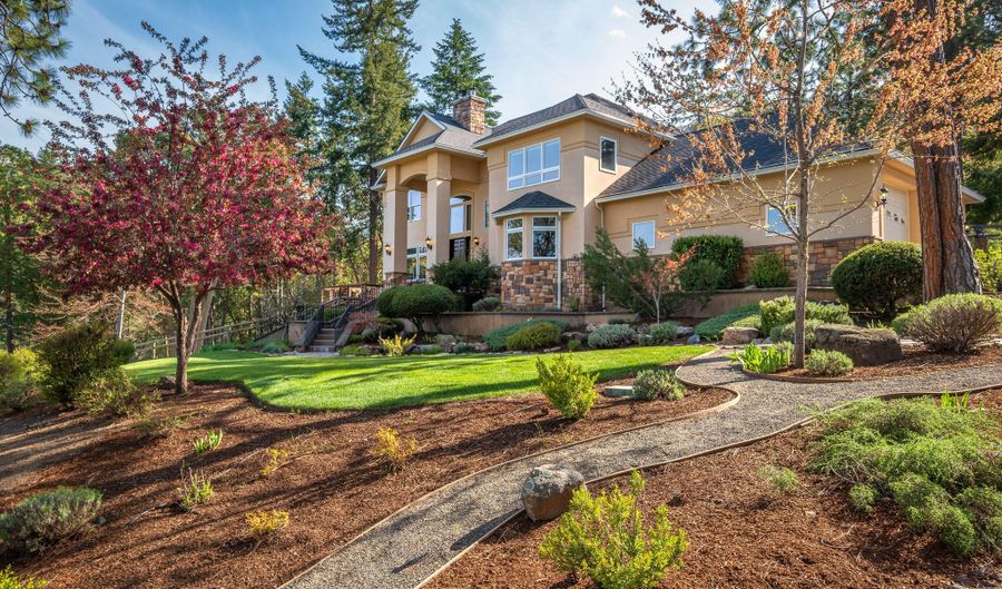 1694 Old Siskiyou Hwy, Ashland, OR 97520 - 4 Beds, 4 Bath