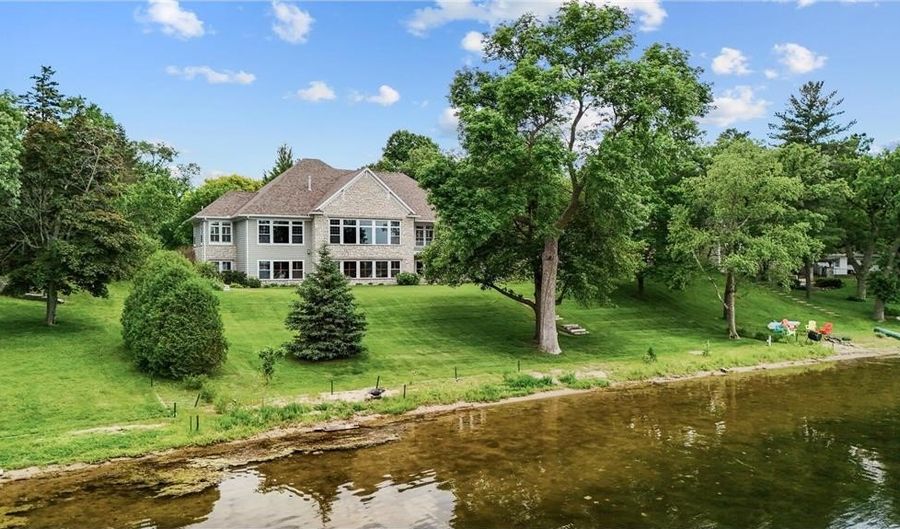 1505 Edgewater Ave, Arden Hills, MN 55112 - 4 Beds, 5 Bath