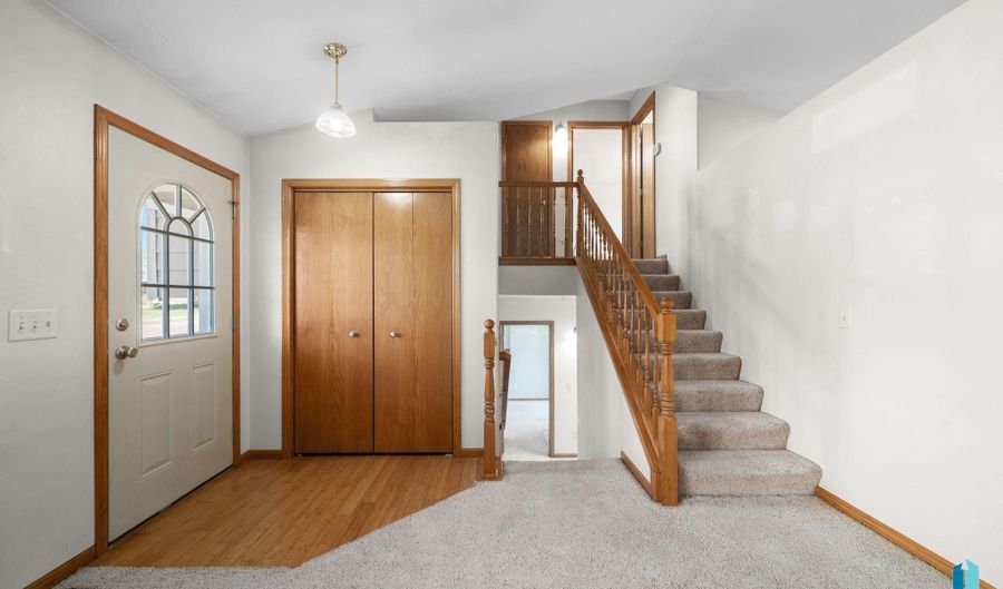 220 S Augusta Ave, Brandon, SD 57005 - 3 Beds, 2 Bath