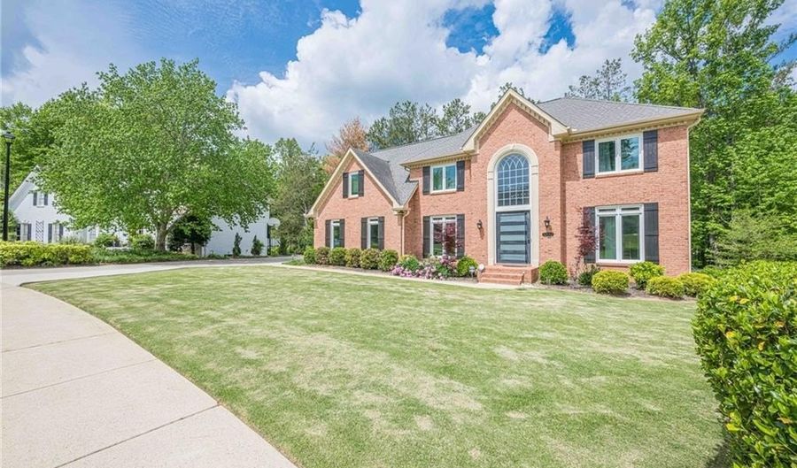10610 Kingsmark Trl, Alpharetta, GA 30022 - 6 Beds, 5 Bath