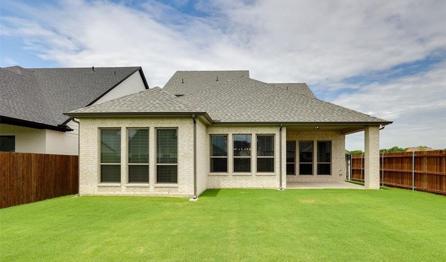 611 Hummingbird Dr, Aledo, TX 76008 - 4 Beds, 4 Bath