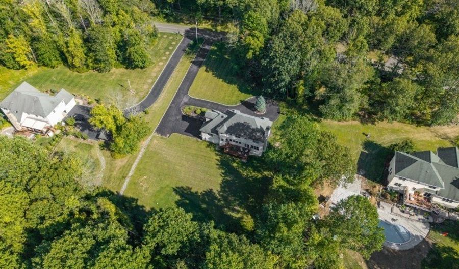 33 Perona Rd, Andover, NJ 07821 - 4 Beds, 3 Bath