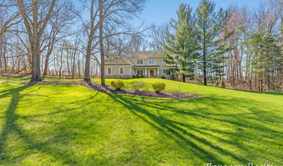 8790 Laurel Ridge Dr SE, Alto, MI 49302 - 5 Beds, 5 Bath