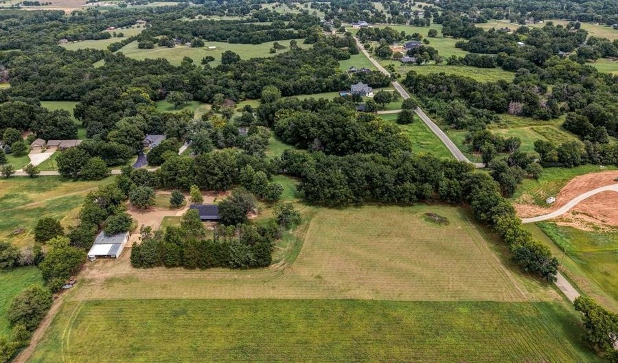 2017 E Chestnut Ave, Arkansas City, KS 67005 - 4 Beds, 4 Bath