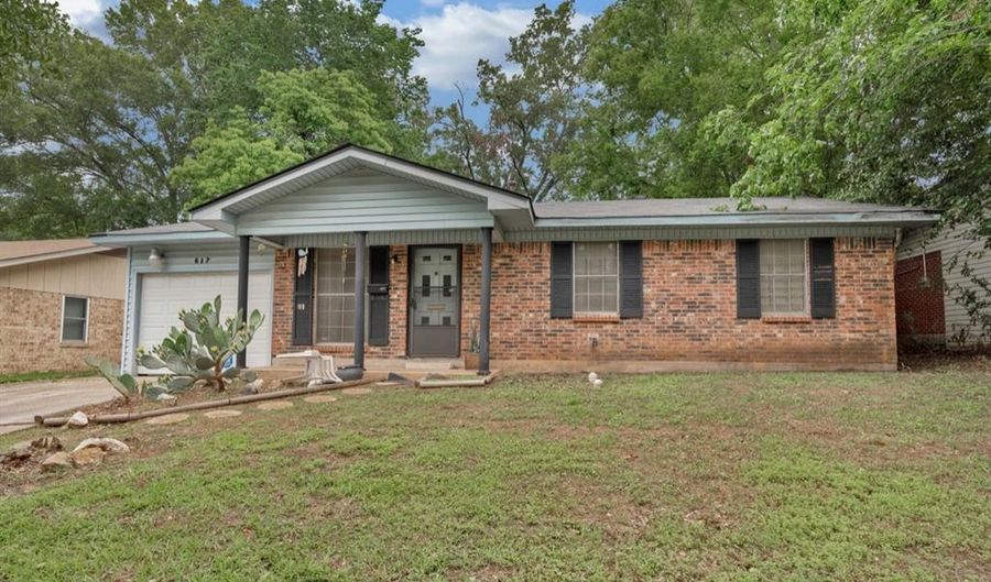 617 Hyde Park Pl, Shreveport, LA 71108 - 3 Beds, 2 Bath