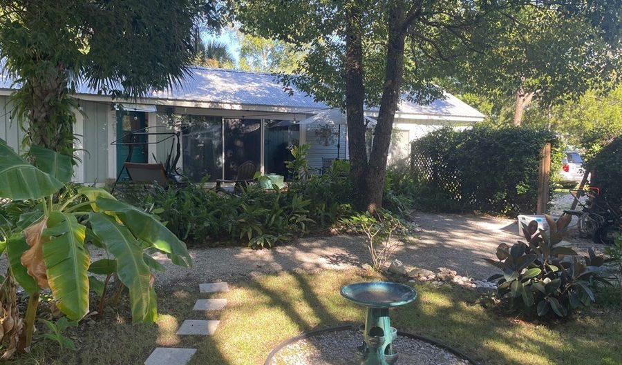 145 Ave L, Apalachicola, FL 32320 - 3 Beds, 2 Bath