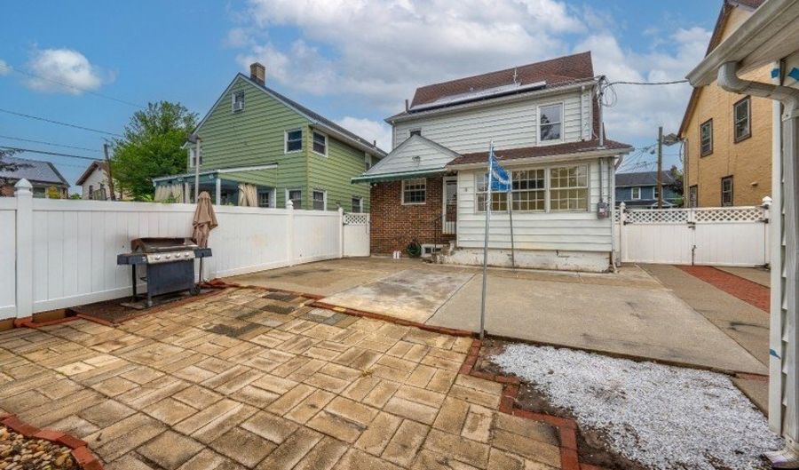 15 Stevens Rd, Belleville, NJ 07109 - 4 Beds, 3 Bath