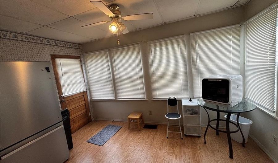 3407 Leo St, Alton, IL 62002 - 2 Beds, 2 Bath