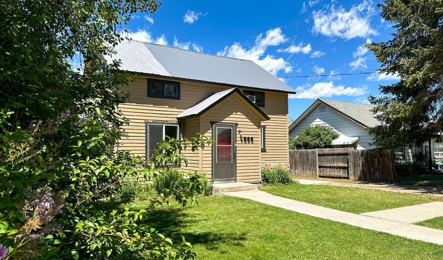 566 JEFFERSON St, Afton, WY 83110 - 3 Beds, 2 Bath