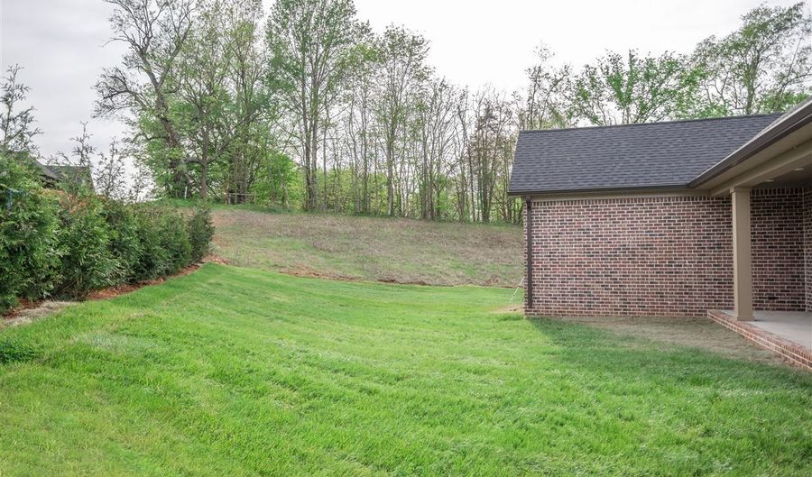 6352 Autumn Breeze Ct, Alvaton, KY 42122 - 3 Beds, 2 Bath