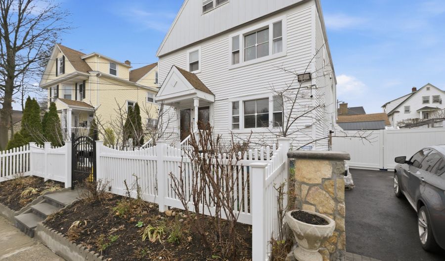 972 Capitol Ave 1, Bridgeport, CT 06606 - 2 Beds, 1 Bath