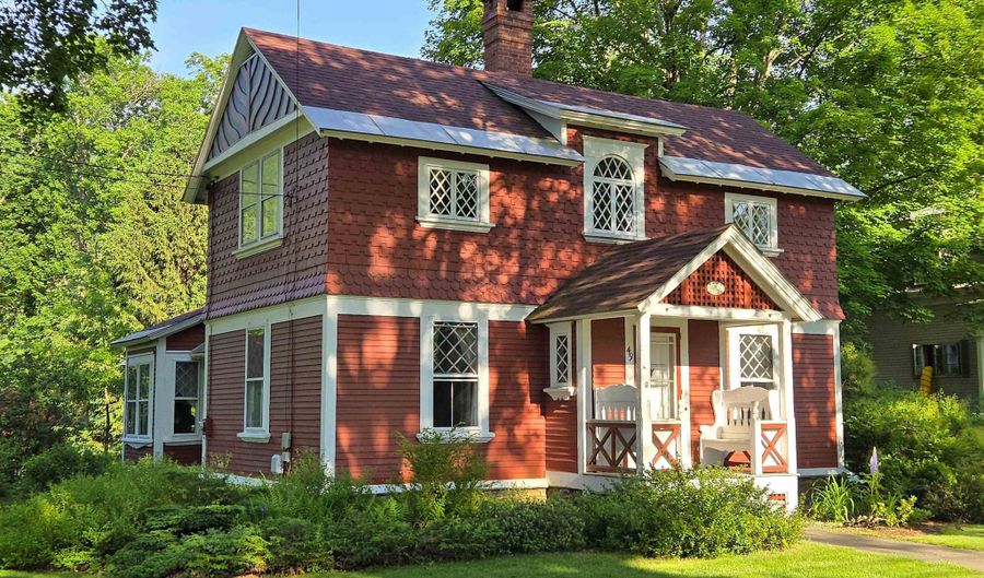 49 Tyler St, Brattleboro, VT 05301 - 3 Beds, 2 Bath