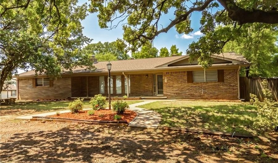 112 Oak St, Arkoma, OK 74901 - 3 Beds, 2 Bath