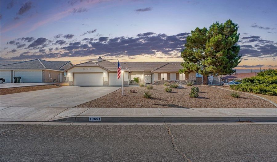 19651 Ottawa Rd, Apple Valley, CA 92308 - 3 Beds, 2 Bath