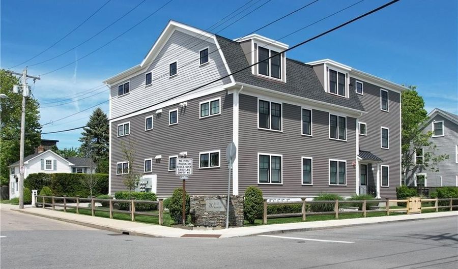 20 E Bowery St 3B, Newport, RI 02840 - 2 Beds, 2 Bath