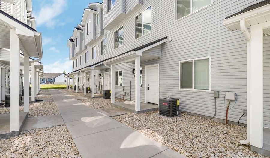 676 E Court St #302, Blackfoot, ID 83221 - 3 Beds, 3 Bath
