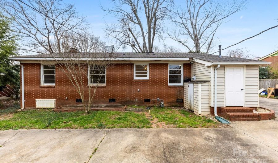 3918 Woodgreen Ter, Charlotte, NC 28205 - 3 Beds, 2 Bath