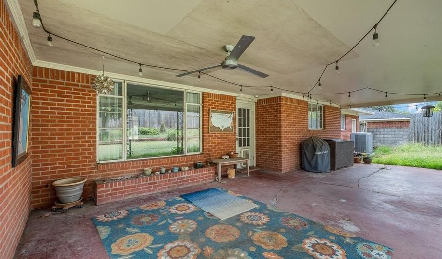 222 Stephenson St, Shreveport, LA 71104 - 3 Beds, 3 Bath