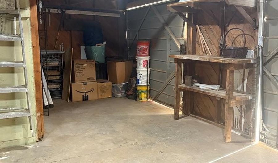 711 NW 7th St, Andrews, TX 79714 - 3 Beds, 2 Bath