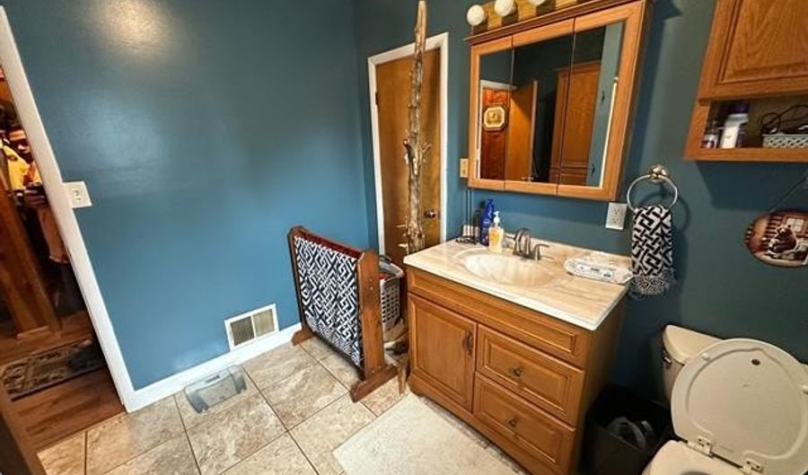 452 W LINCOLN St, Alpena, MI 49707 - 4 Beds, 2 Bath