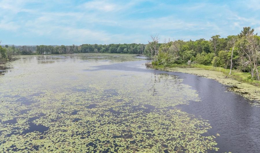 9079 BOELTER LAKE Dr, Almond, WI 54909 - 1 Beds, 1 Bath