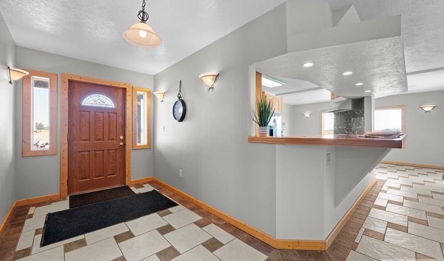 6648 Sundown Cir, Idaho Falls, ID 83402 - 3 Beds, 2 Bath