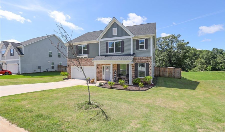 761 Oak Hill Ln, Belton, SC 29627 - 4 Beds, 4 Bath