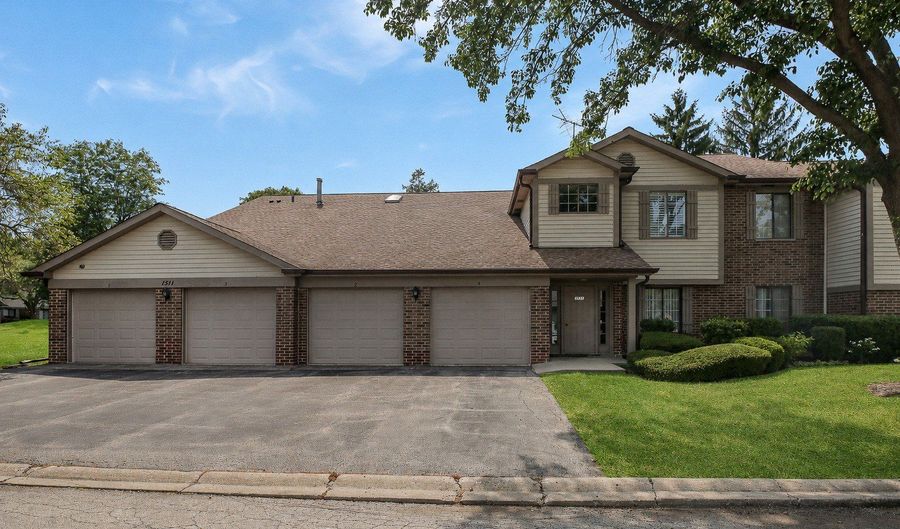 1511 W Pheasant Trail Ln 2, Arlington Heights, IL 60004 - 2 Beds, 2 Bath