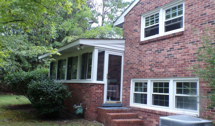 1929 Brook Dr, Camden, SC 29020 - 4 Beds, 3 Bath