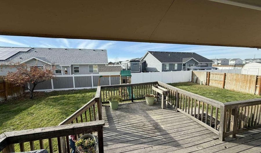 5471 Jerry St, Chubbuck, ID 83202 - 5 Beds, 3 Bath