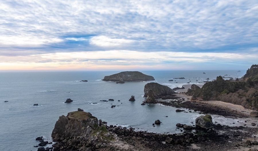 1241 LIGHTHOUSE Ln, Brookings, OR 97415 - 3 Beds, 2 Bath