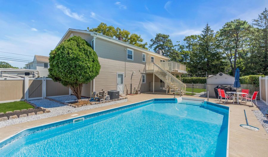 19 Spruce St, Beachwood, NJ 08722 - 4 Beds, 2 Bath