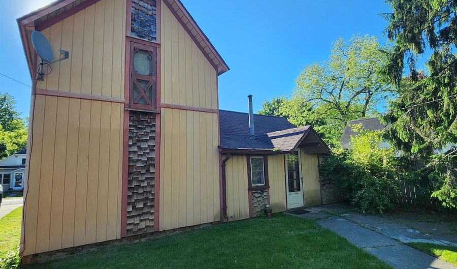 73385 Floral St, Armada, MI 48005 - 3 Beds, 1 Bath