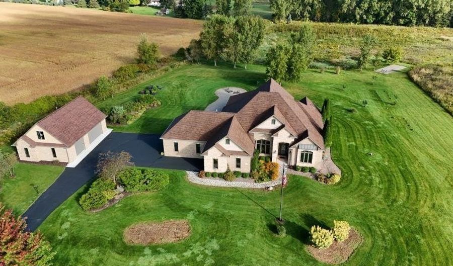 W3552 EQUESTRIAN Trail, Appleton, WI 54913 - 4 Beds, 3 Bath