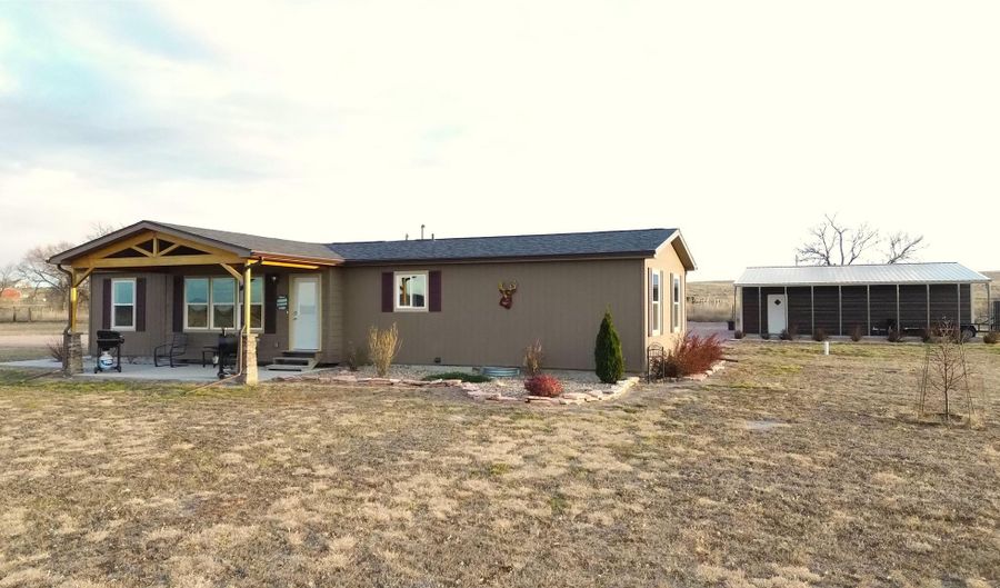 13212 Hillsview Dr, Hot Springs, SD 57747 - 3 Beds, 2 Bath