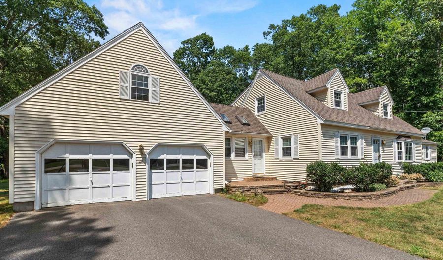 29 Maple Dr, Bedford, NH 03110 - 4 Beds, 2 Bath