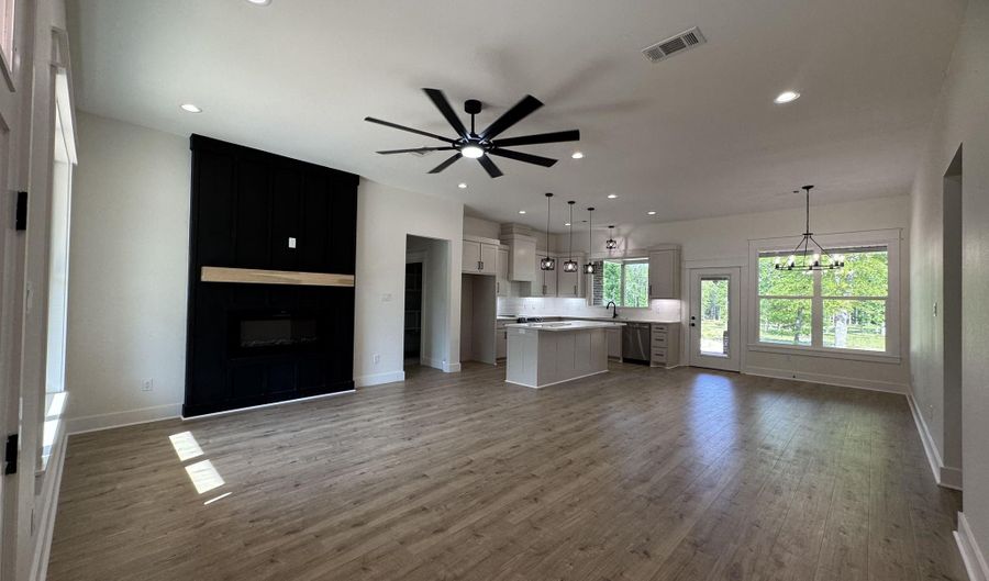 6716 N Detonti Rd, Bauxite, AR 72011 - 4 Beds, 3 Bath