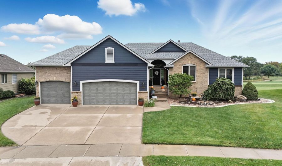109 S Putter Dr, Andover, KS 67002 - 5 Beds, 3 Bath