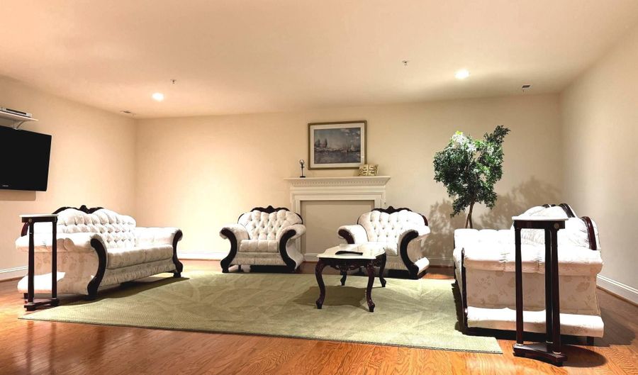 13805 LEAMAN FARM Rd, Boyds, MD 20841 - 1 Beds, 1 Bath