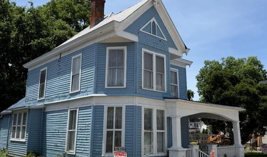 305 Bracken St, Augusta, KY 41002 - 6 Beds, 1 Bath