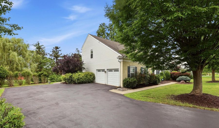 637 CHATSWORTH Dr, Ambler, PA 19002 - 4 Beds, 3 Bath
