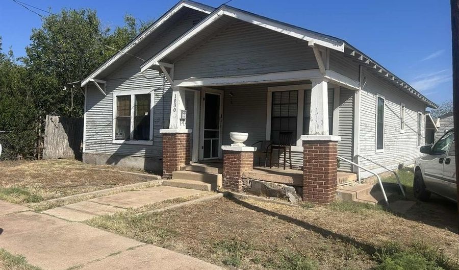 1030 S 10th St, Abilene, TX 79602 - 2 Beds, 1 Bath