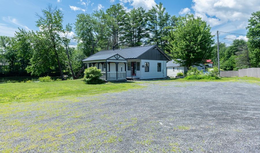 333 Smithfield Rd, Belgrade, ME 04917 - 2 Beds, 1 Bath