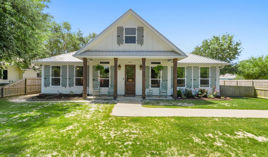 802 Old Spanish Trl, Bay St. Louis, MS 39520 - 4 Beds, 3 Bath
