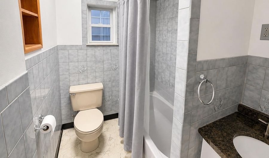 88 W 26TH St 1, Bayonne, NJ 07002 - 3 Beds, 1 Bath