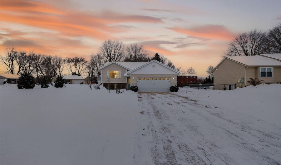 5541 Eric St, Allendale, MI 49401 - 4 Beds, 2 Bath